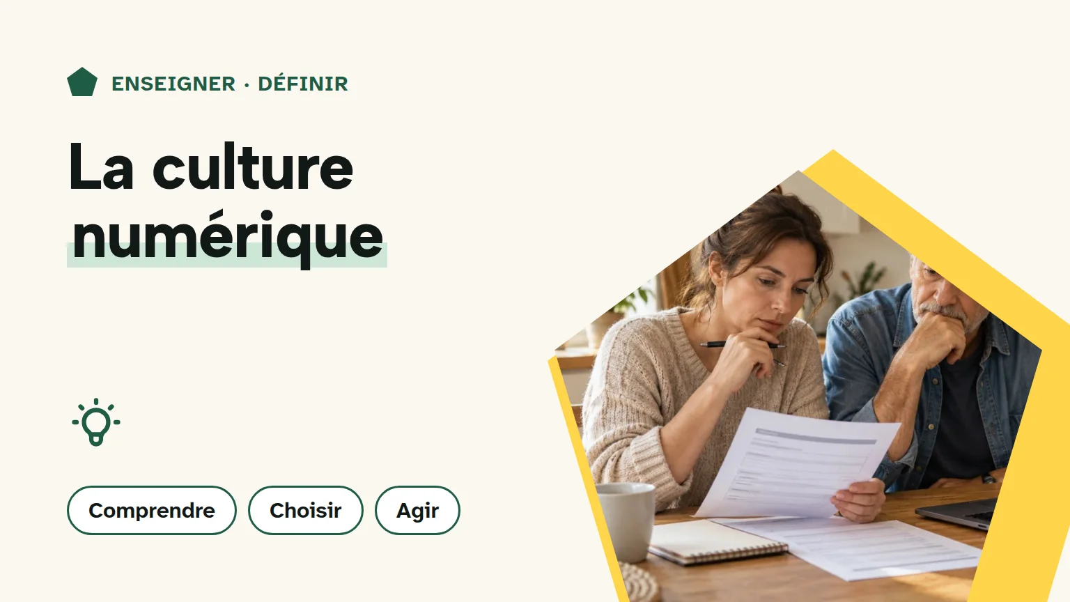 Couverture « La culture numérique » : deux adultes examinent ensemble un formulaire papier et un ordinateur portable dans une cuisine.