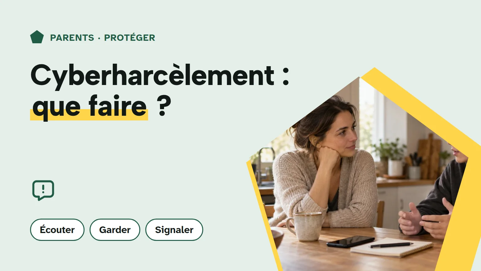 Couverture « Cyberharcèlement : que faire ? » : une mère écoute son adolescent, avec un téléphone posé sur la table.